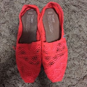Neon orange TOMS