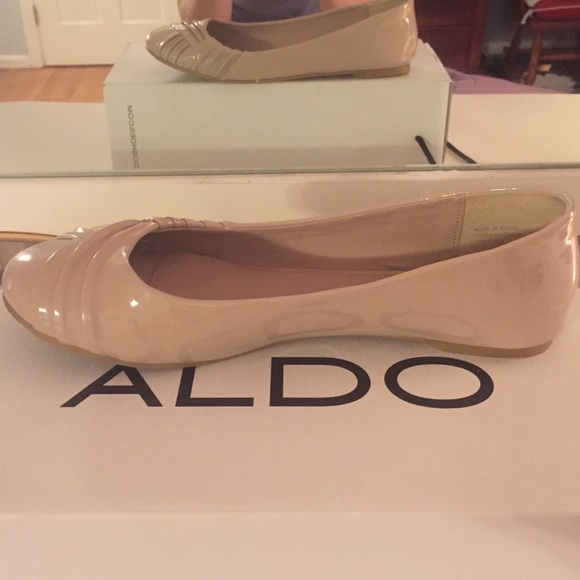 Aldo Amedia patent leather nude flats.