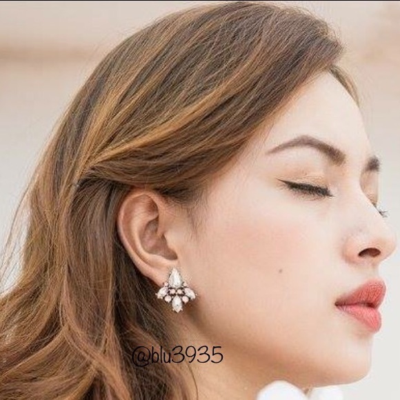 🚨1 HR Price ⏬ J.Crew Crystal Leaf Earrings - Picture 3 of 3