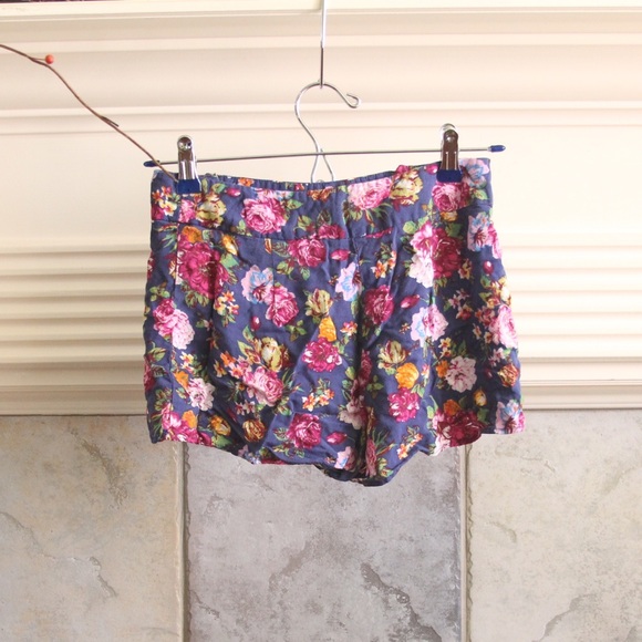 🎉 SOLD ON DP Forever 21 Floral High Waisted Short - Picture 2 of 3