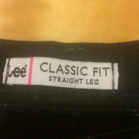 Lee - Picture 3 of 4