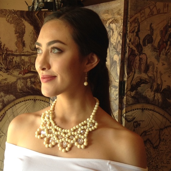 Son Paises Jewelry - Pearl Bib Necklace Set
