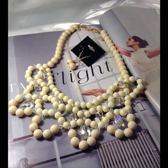 Pearl Bib Necklace Set - Picture 2 of 5