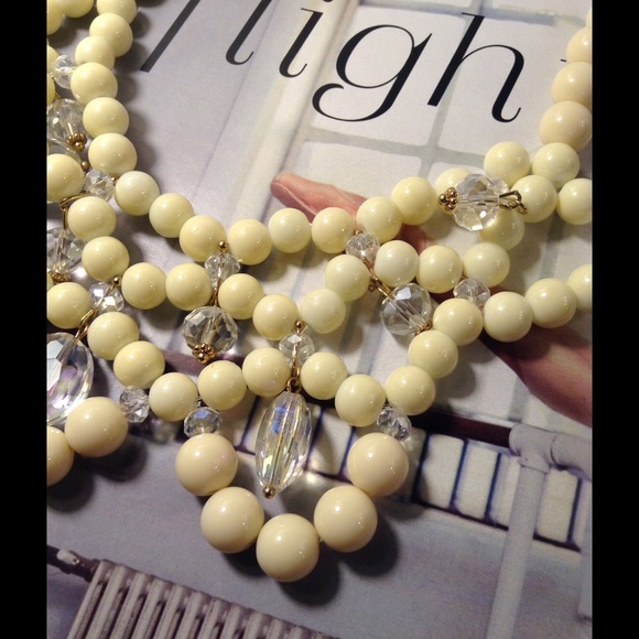 Pearl Bib Necklace Set - Picture 3 of 5