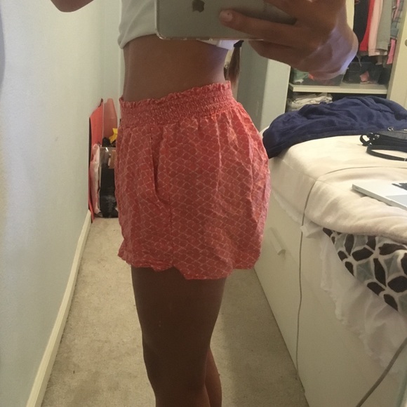 Salmon colored flowy shorts - Picture 2 of 2