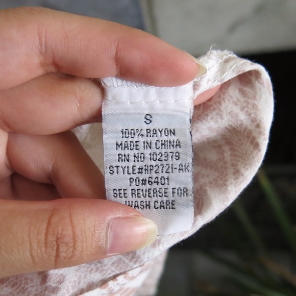 T-Back Pink and White Top with Crochet/Lace Lining - Picture 3 of 3