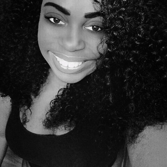 Meet your Posher, Sarah - Picture 3 of 3