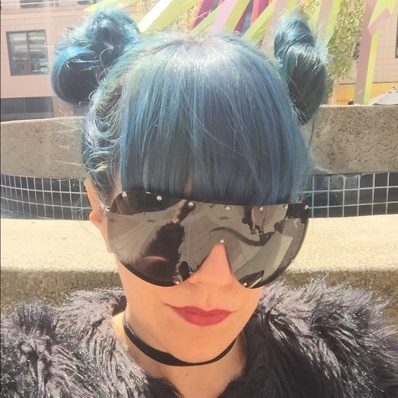 Resale, burlesque, art, saber fencing, and tech. - Picture 2 of 8