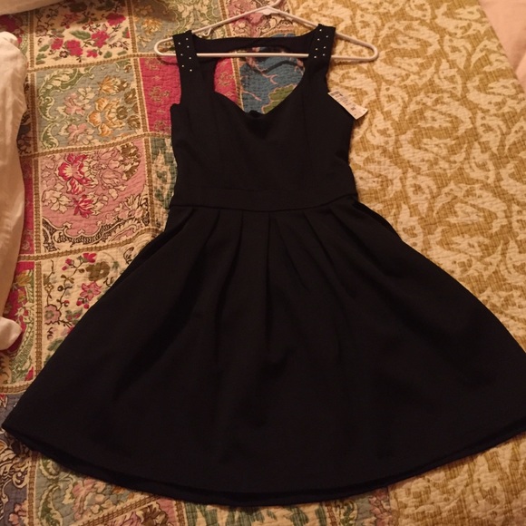 | BRAND NEW | open back black dress