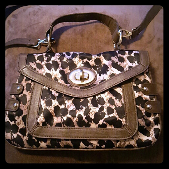 MAKE OFFER!! BEAUTIFUL OLIVIA + JOY CROSSBODY!!