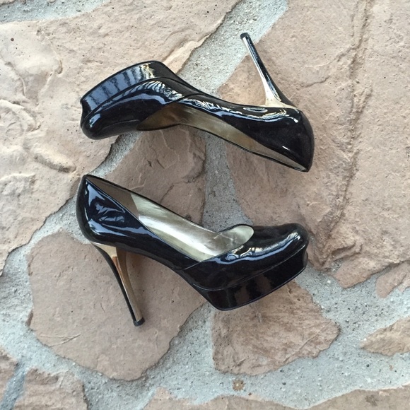 ❣SUPRISE SALE❣Guess black pumps