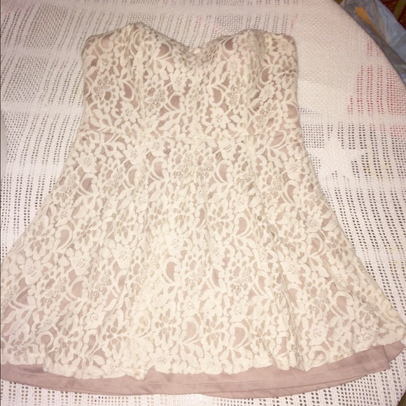 Trixxi Dresses & Skirts - ON SALE🎈ABSOLUTELY BEAUTIFUL XL LACE MINI DRESS