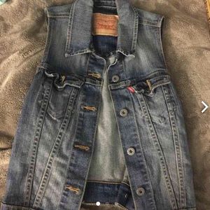 Levi Vest