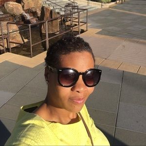 Meet your Posher, Felicia