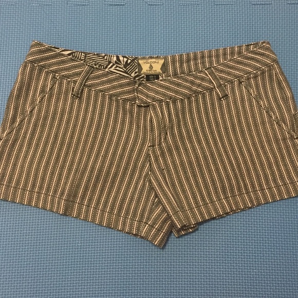 Volcom stripe shorts - Picture 1 of 2