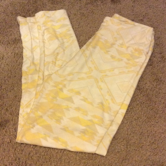LuLaRoe OS yellow leggings