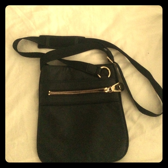 Michael Kohrs cross body purse