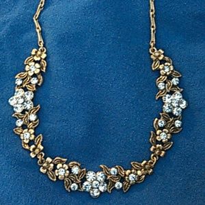 Pretty Blue Crystal flower necklace