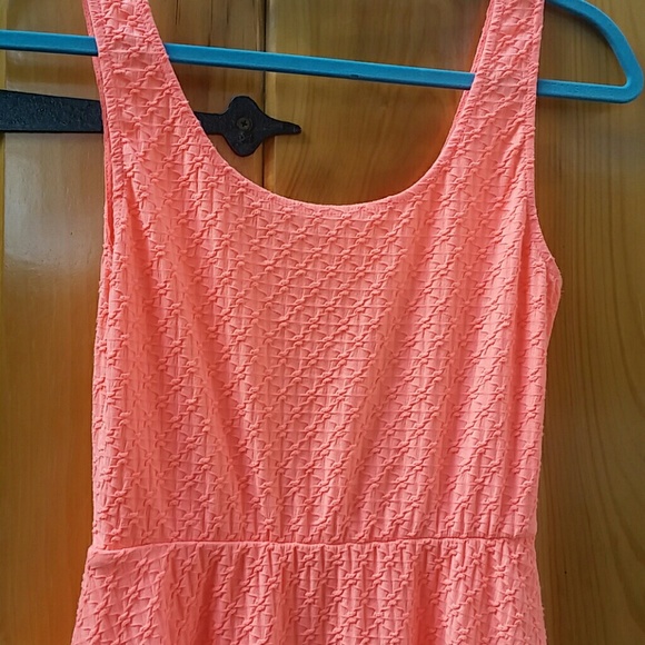 Dress 🎉 - Picture 2 of 3