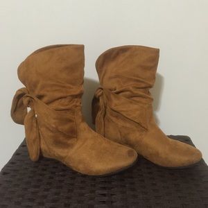 Camel boots