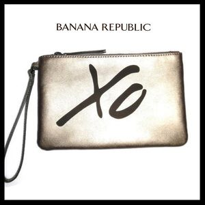 BANANA REPUBLIC "XO" Metallic Wristlet