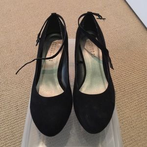 Platform Mary Jane shoes!