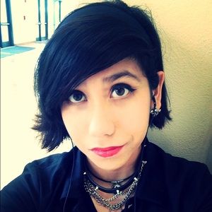 Meet your Posher, Divina