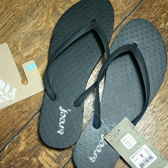 Sz 7, NWT 'Chakras' Reef flip flops