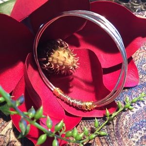 3-Round Floral Wire Bracelet w/Gold Wrapped Ends