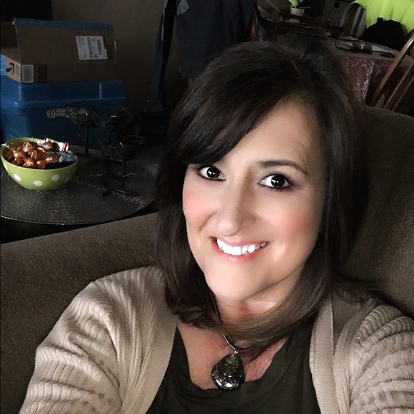 Meet your Posher, Lisa - Picture 2 of 8