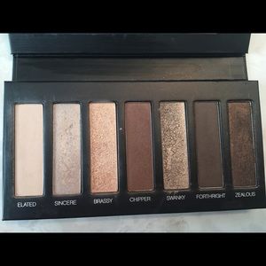 Younique Moodstruck Addiction Eyeshadow Palette