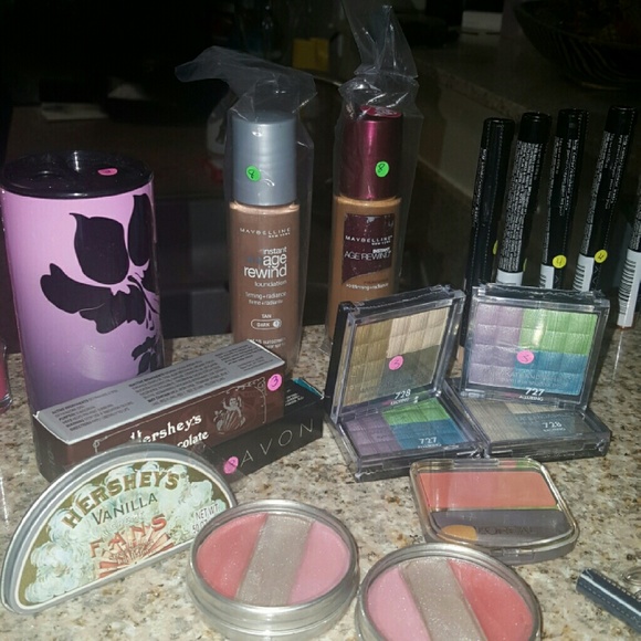 Makeup - Picture 2 of 4