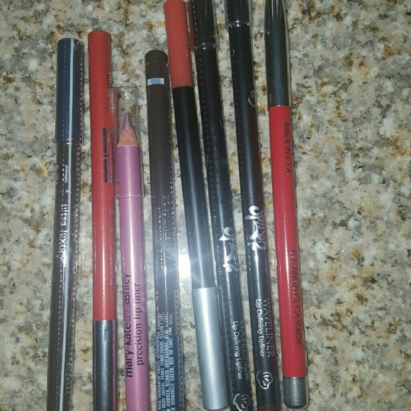 Makeup - Picture 3 of 4