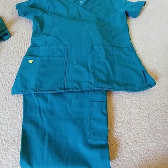 Wander Wink /Hunter Green scrub Set
