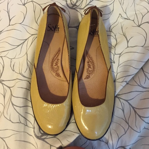Cute yellow-ish flats worn once