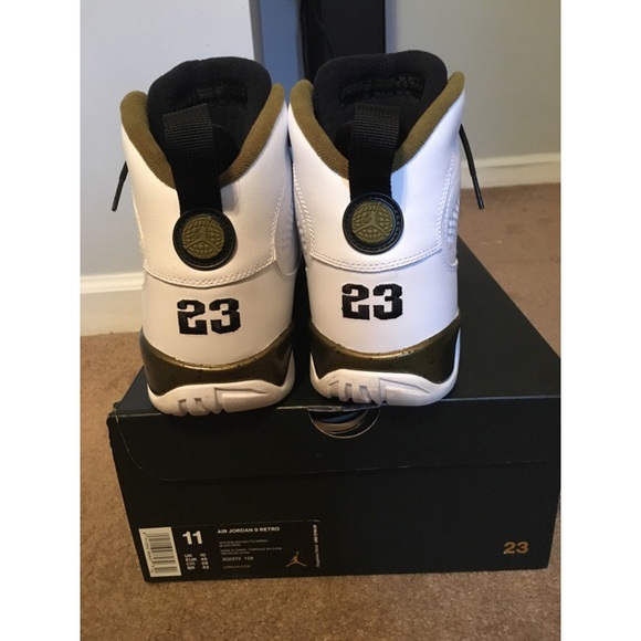 Statue Jordan 9s - Picture 3 of 4