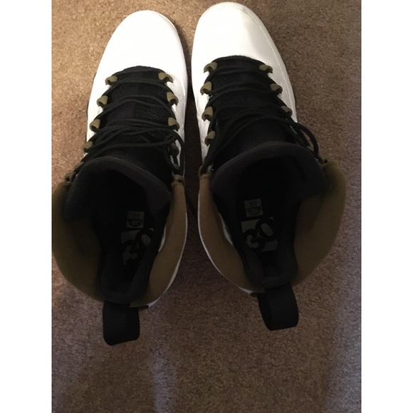 Statue Jordan 9s - Picture 4 of 4