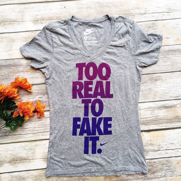 MOVING SALE‼️ Nike Awesome Gray Graphic Tee 💙 - Picture 2 of 4