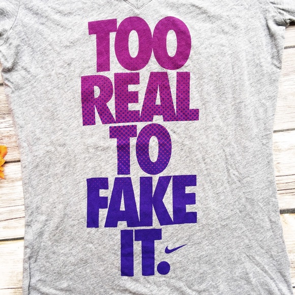 MOVING SALE‼️ Nike Awesome Gray Graphic Tee 💙 - Picture 4 of 4