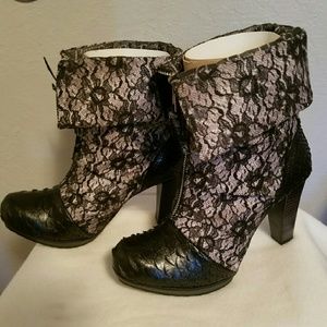 New in Box Brava Western Lace Boots/Heels