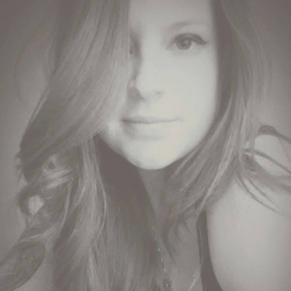 Meet your Posher, Emily - Picture 1 of 1