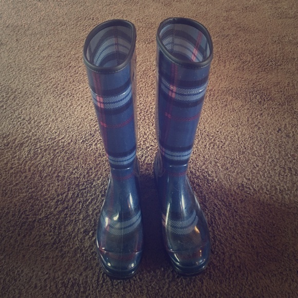 Plaid Rainboots size 8