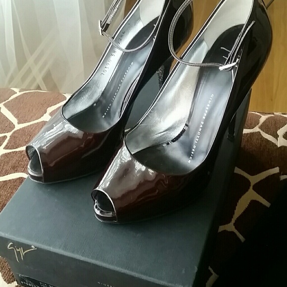 Giuseppe Zanotti patent leather open toe pump