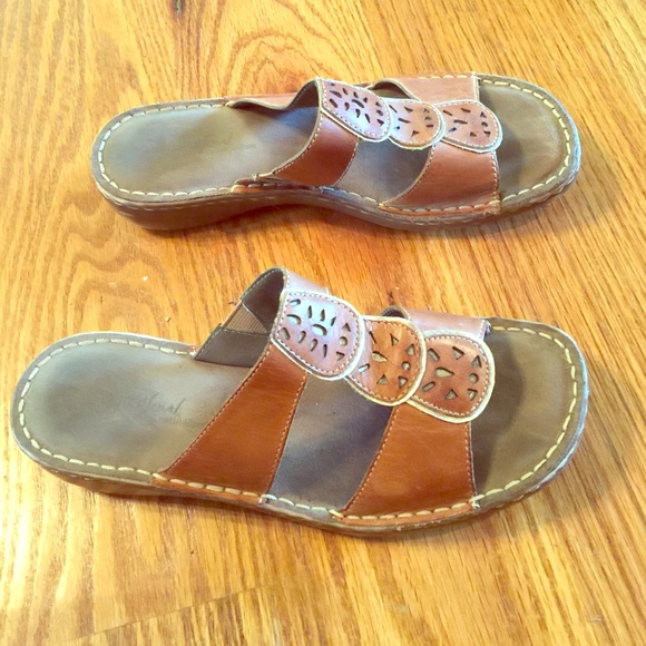 Brown and gold Naturalizers