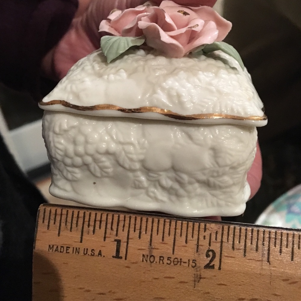 Gorgeous rose small jewelry box - Picture 3 of 4