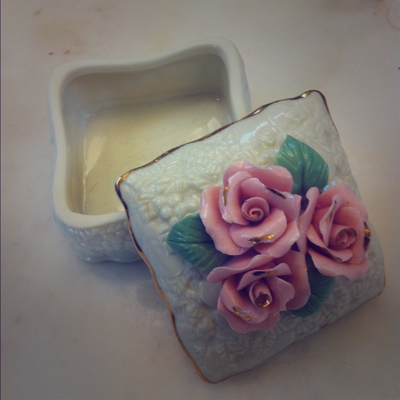 Gorgeous rose small jewelry box