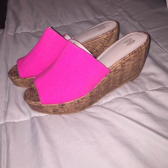 Victoria's Secret hot pink wedges