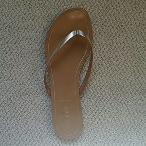 J Crew Silver Leather Thongs
