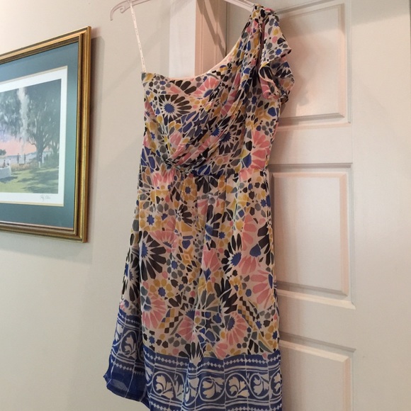 One-shoulder cocktail dress