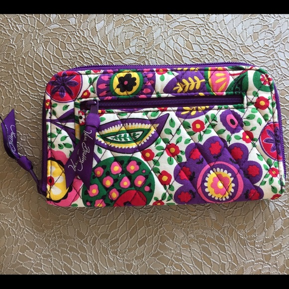 Vera Bradley Accessories - 🔆 Vera BRADLEY Zip Around Wallet NWOT